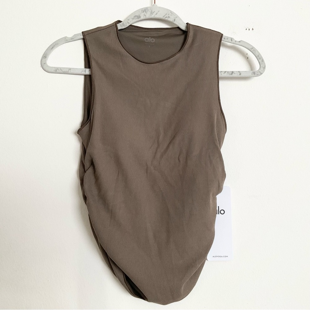Alo Yoga Ribbed En Pointe Tank Olive Tree S - Picture 6 of 9